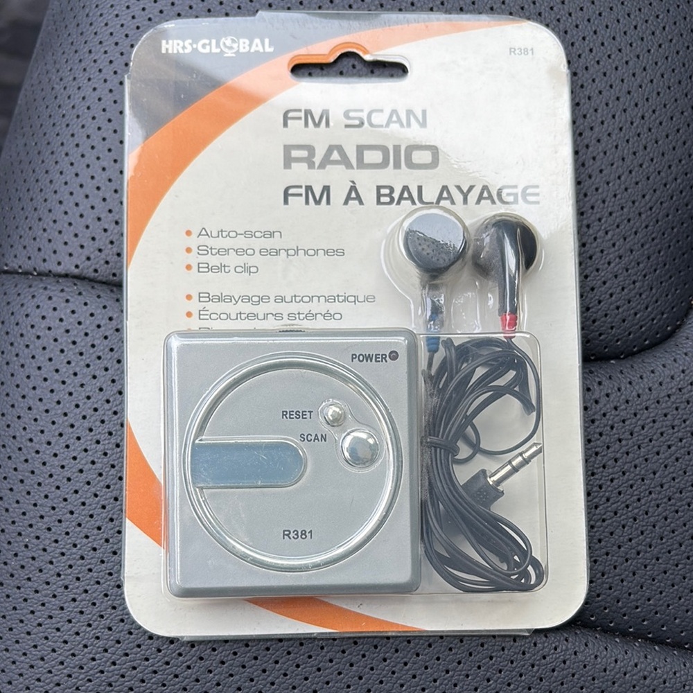 HRS-Global FM Scan Radio with Earphones
